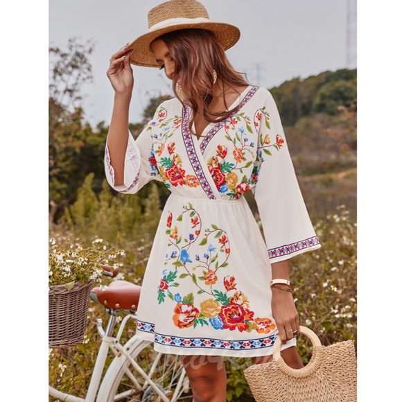 Cream Floral Print Bell Sleeve Folk Dress Short V-Neck - Picture 6 of 7